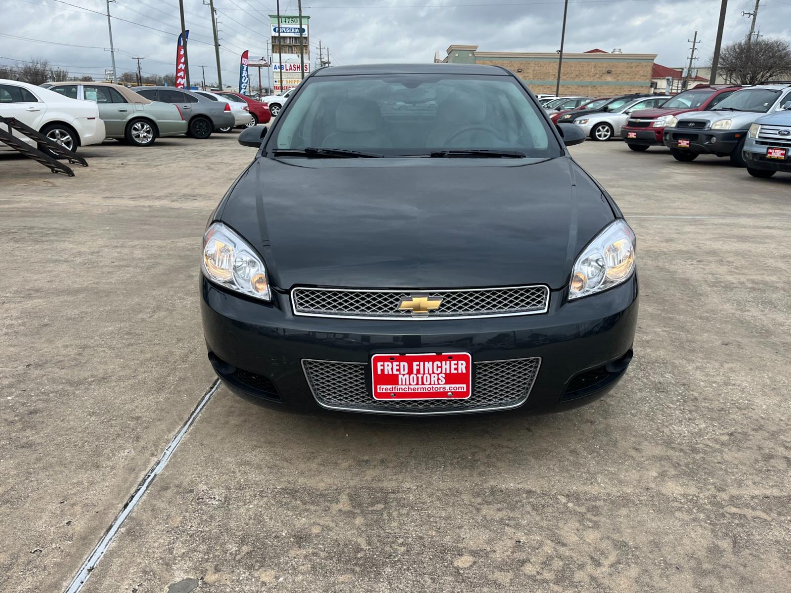 2016 GRAY /gray Chevrolet Impala Limited LT (2G1WB5E32G1) with an 3.6L V6 DOHC 16V FFV engine, 6-Speed Automatic transmission, located at 14700 Tomball Parkway 249, Houston, TX, 77086, (281) 444-2200, 29.928619, -95.504074 - Photo #1